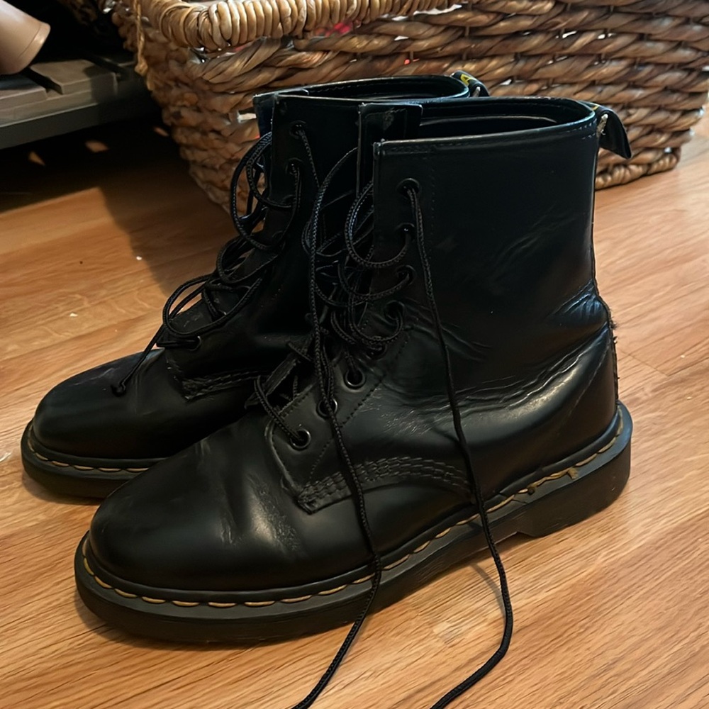 Dr. Martens Boots - 1460 8-eye smooth leather - size 5! Like new!